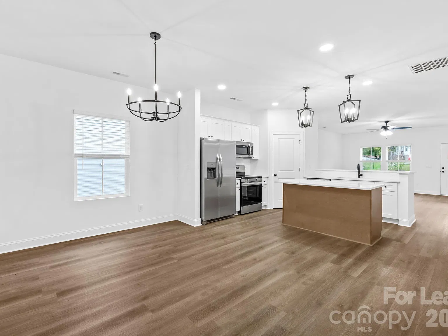 3 bed, 2.0 bath, 1553 sqft, $2,100 — Photo 4