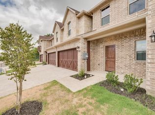 2233 Highland Villa Ln, Arlington, TX 76012