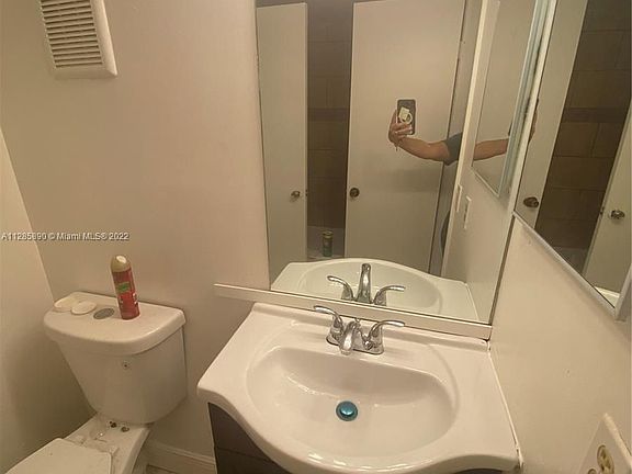 5th image of 1135 N Franklin Ave #1135F
