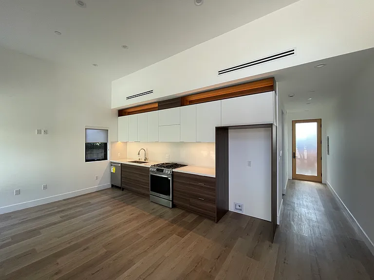 2527 Hermosa Ave — Photo 8