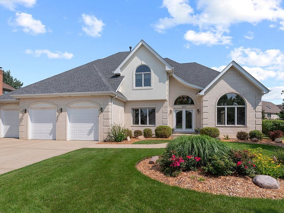 3 Car Garage.