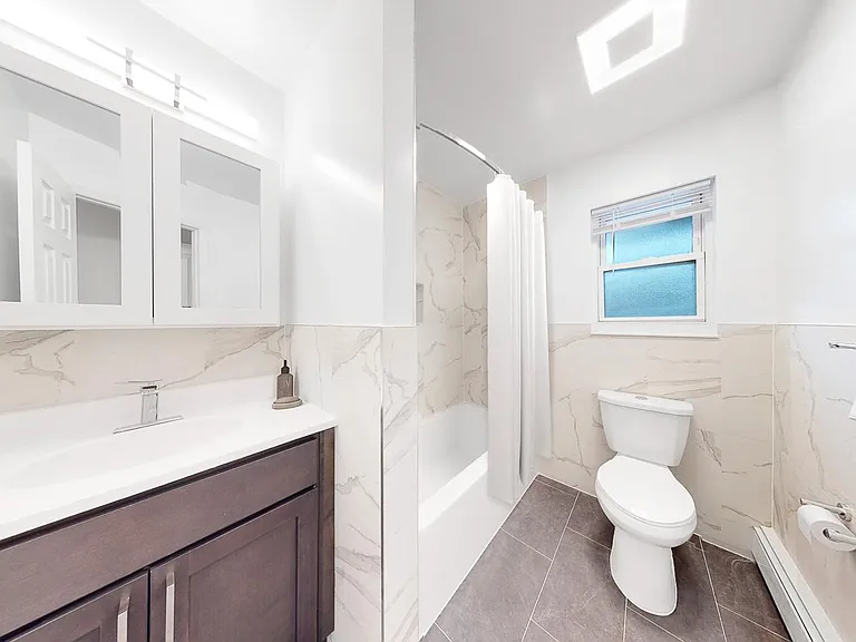 2-3 Stratford Apartments — Photo 20