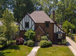 348 Pinewood Dr, Bay Village, OH 44140