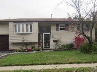 84 Dahlia Ln, Deer Park, NY 11729