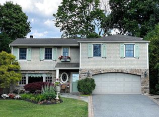 9 Hemlock Dr, Syosset, NY 11791