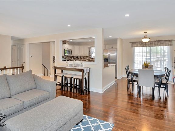 5th image of 6148 Victoria Dr