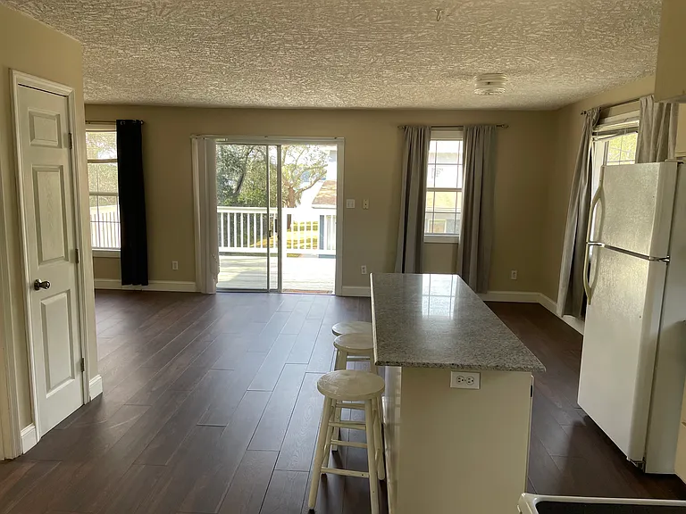 Paradise Point Rd — Photo 11