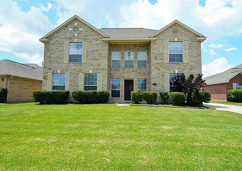 1st image of 385 Hyland Ln