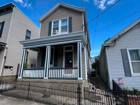 622 W 12th St