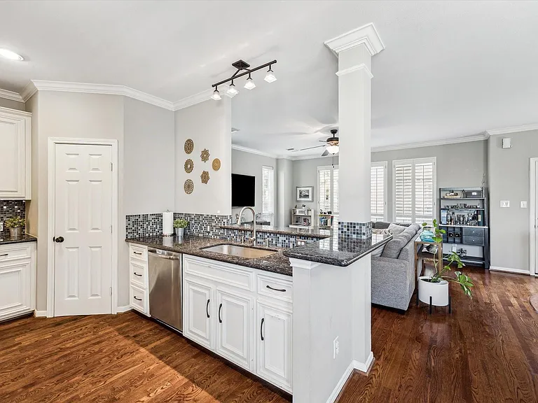 920 Cohn St — Photo 11