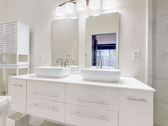 3rd image of 4619 Poinciana St APT 1