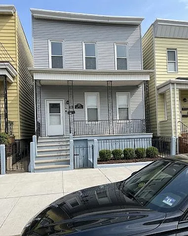 25 E 18th St Photo 1