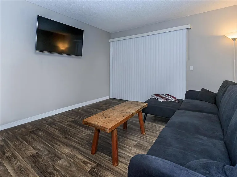 Newport Terrace Apartments — Photo 16