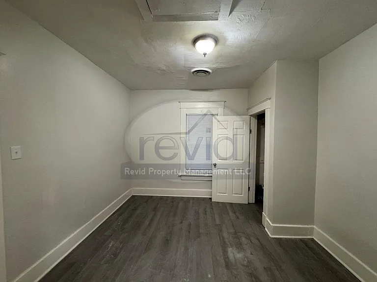 631 S Graham St — Photo 8