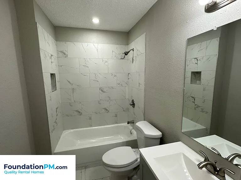 790 S Pkwy E — Photo 17
