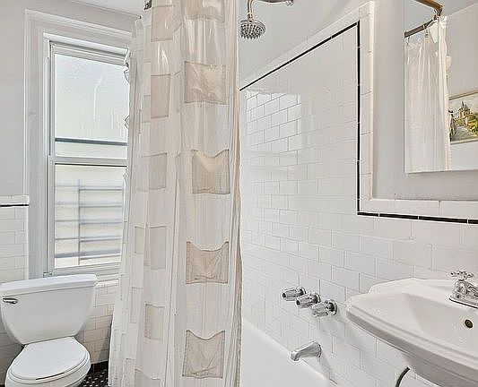 4th image of 200 W 108th St APT 3-B