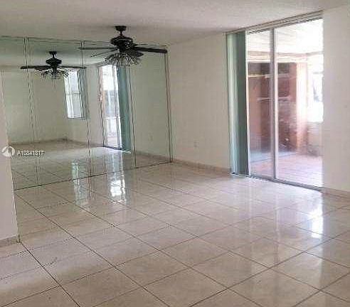4th image of 1057 W 42nd Pl #12