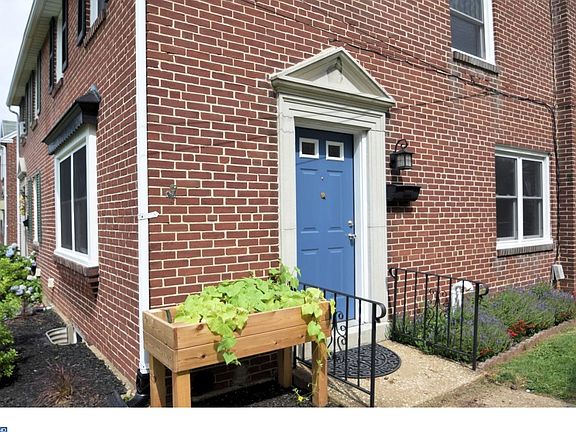2nd image of 1022 W Bridge St