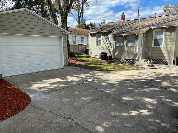 4th image of 3148 Gilmore St