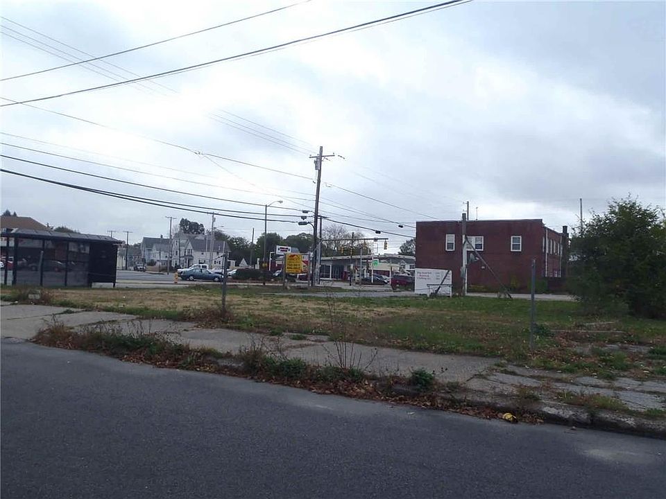 1st image of 592 Smithfield Ave