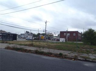 592 Smithfield Ave, Pawtucket, RI 02860