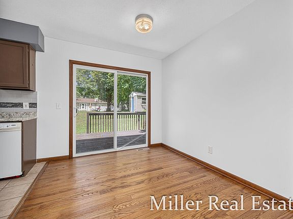 4th image of 525 W Marshall St