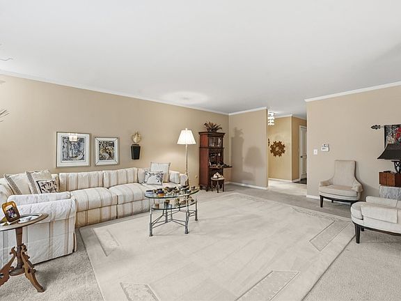 5th image of 220 N Dithridge St APT 404