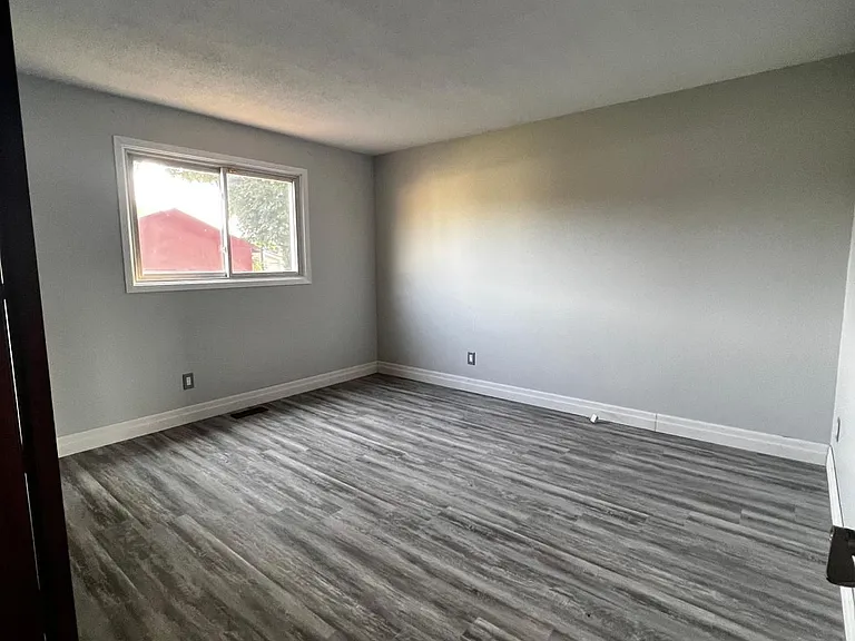 17 Renny Cres — Photo 12