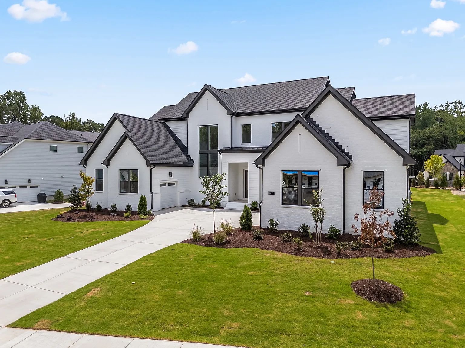 5 bed, 5200 sqft, $9,500 — Photo 3