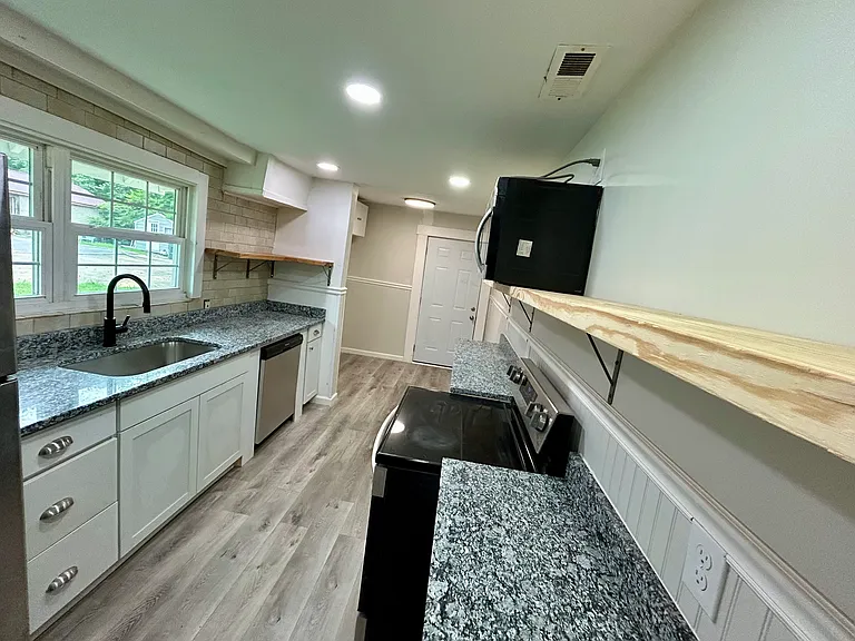 204 S Moore Rd — Photo 21