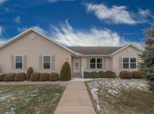 805 Hampton Dr, Byron, IL 61010