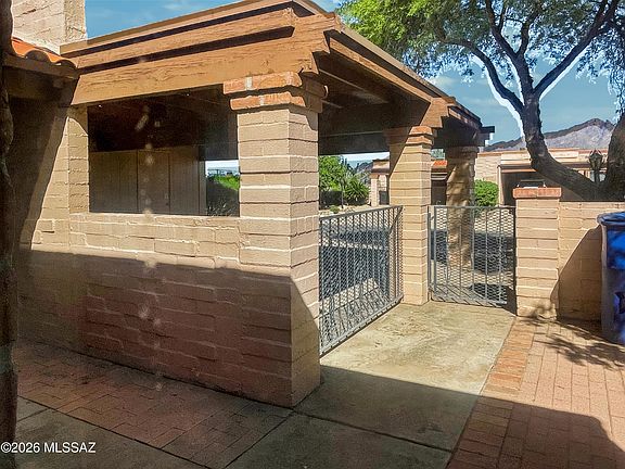 3rd image of 4206 E Presidio Rd