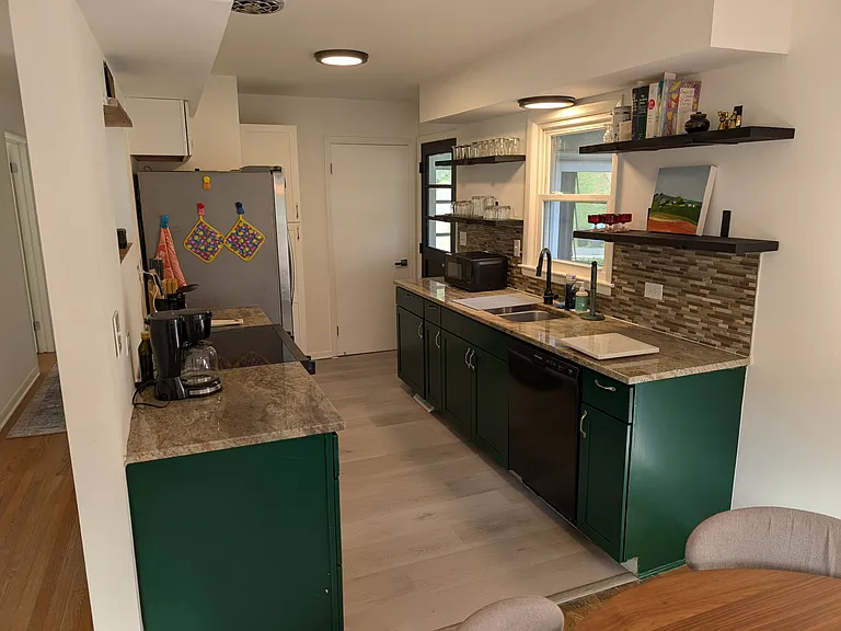 1411 Baker St #A — Photo 8