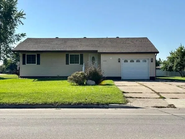 1114 Greenwood St E, Thief River Falls, MN 56701