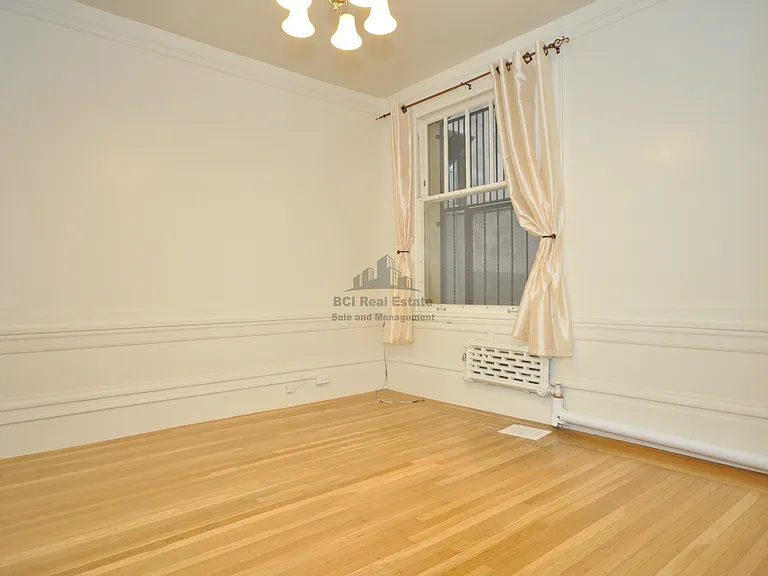 952 Powell St #12 — Photo 3