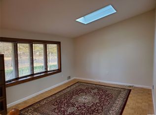 28 Longhorn Ln, East Setauket, NY 11733