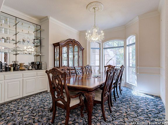 3rd image of 12 Benchwood Cir