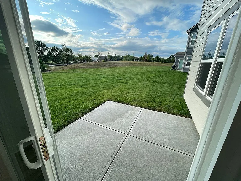 1066 Tansley Ln — Photo 8