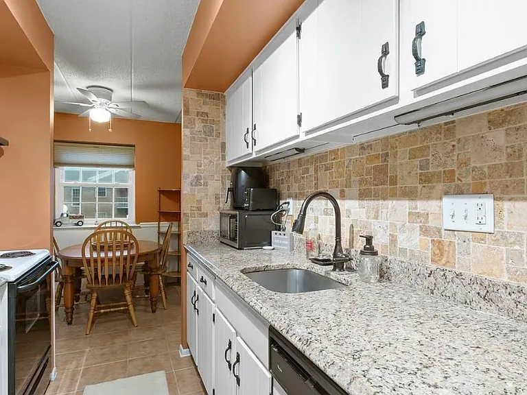 1708 Valley Dr #B2 — Photo 6