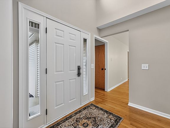 4th image of 681 Hampshire Dr