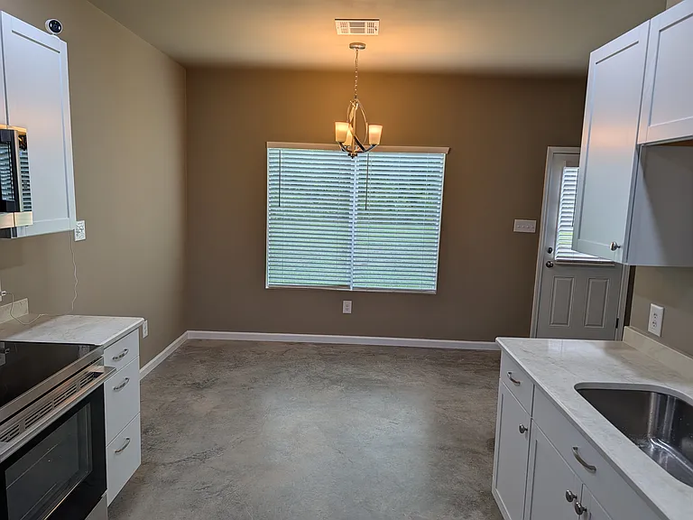 402 Marcia Ave — Photo 4