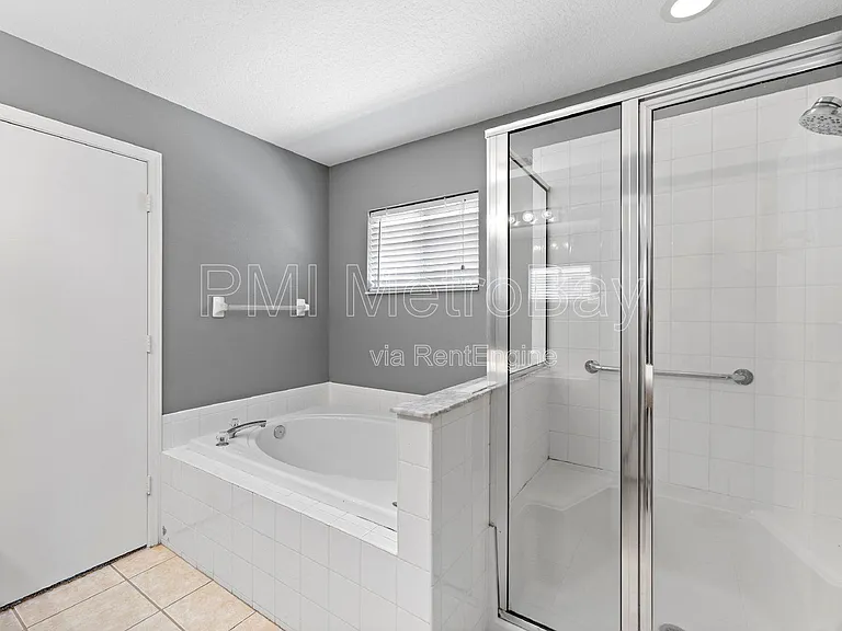 1010 Summer Breeze Dr — Photo 31