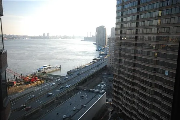 Sold by Luxury Habitat | media 35