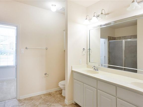 3rd image of 1013 Kyan Ln