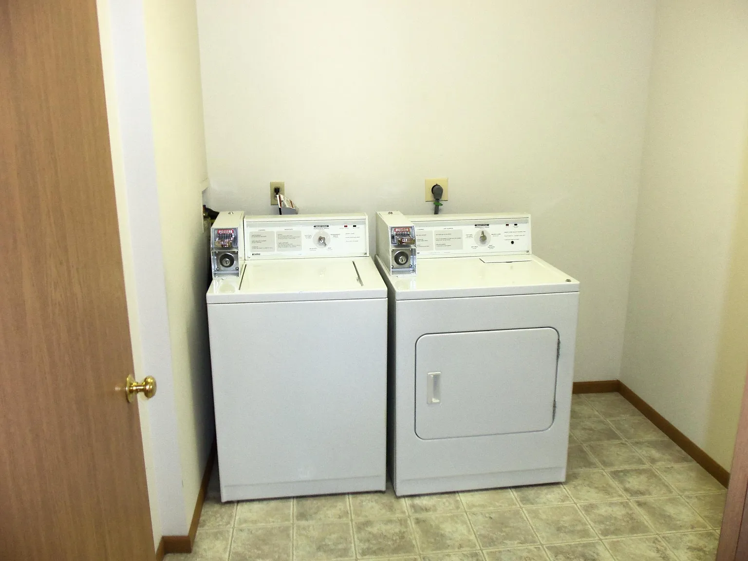 2 bed, 871 sqft, $1,400 — Photo 2