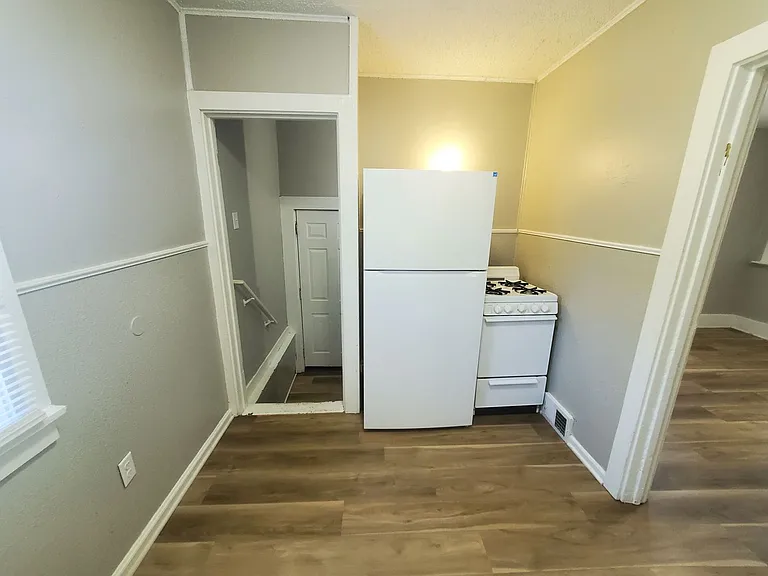 150 E Douglas Ave — Photo 5