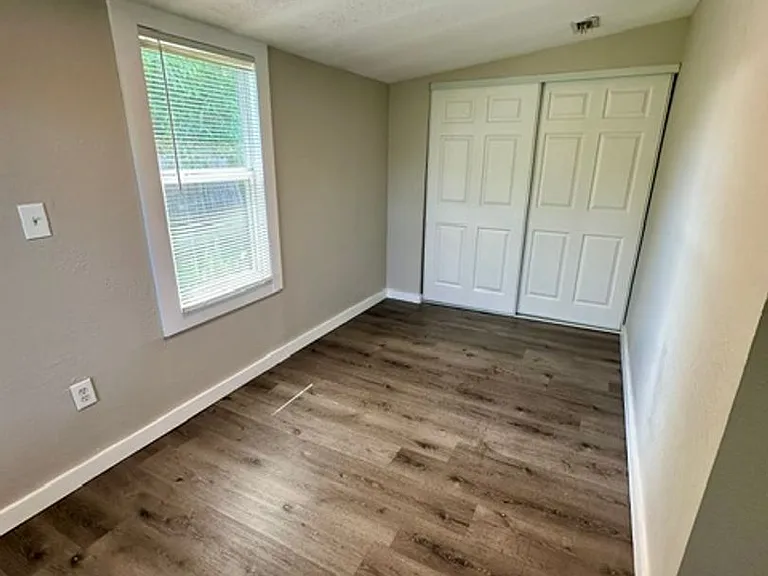 902 Canal Dr — Photo 16