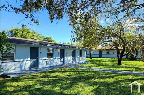 1540 W 34th St Photo 1