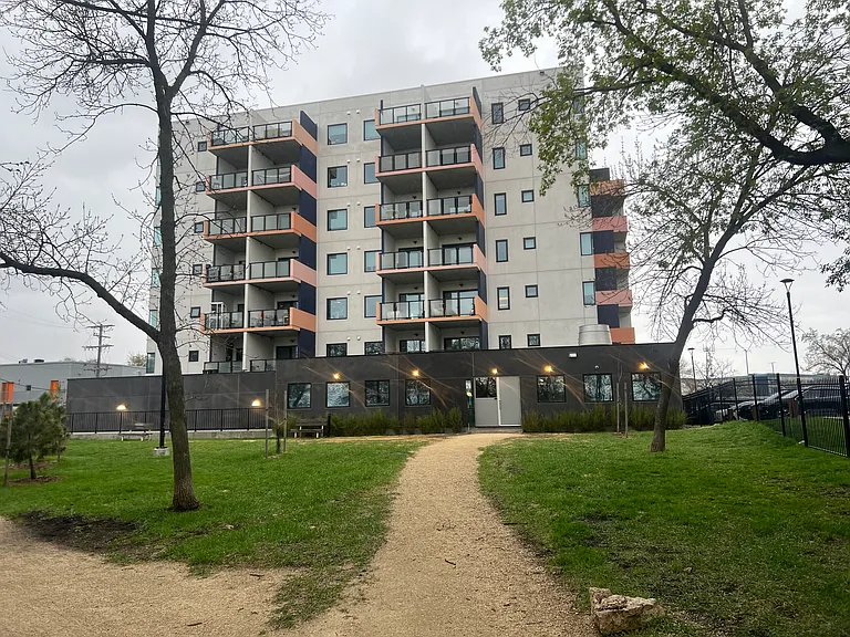 380 Osborne St — Photo 21