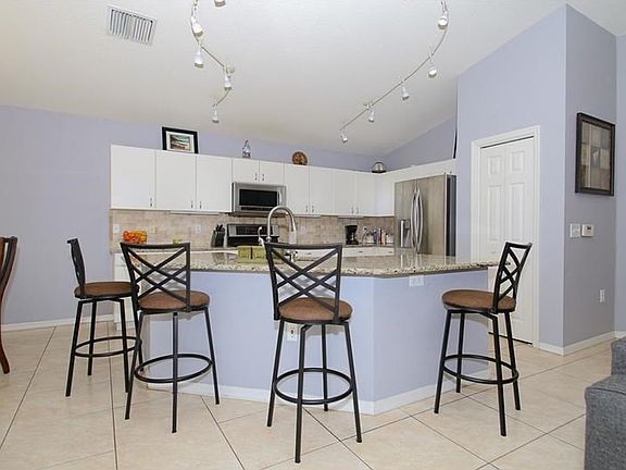 Spacious Breakfast Bar